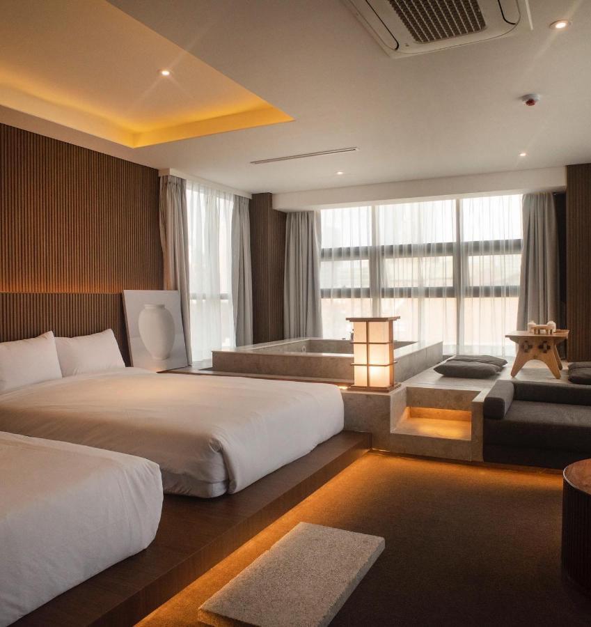 Uh Suite The Myeongdong Seoul Eksteriør billede