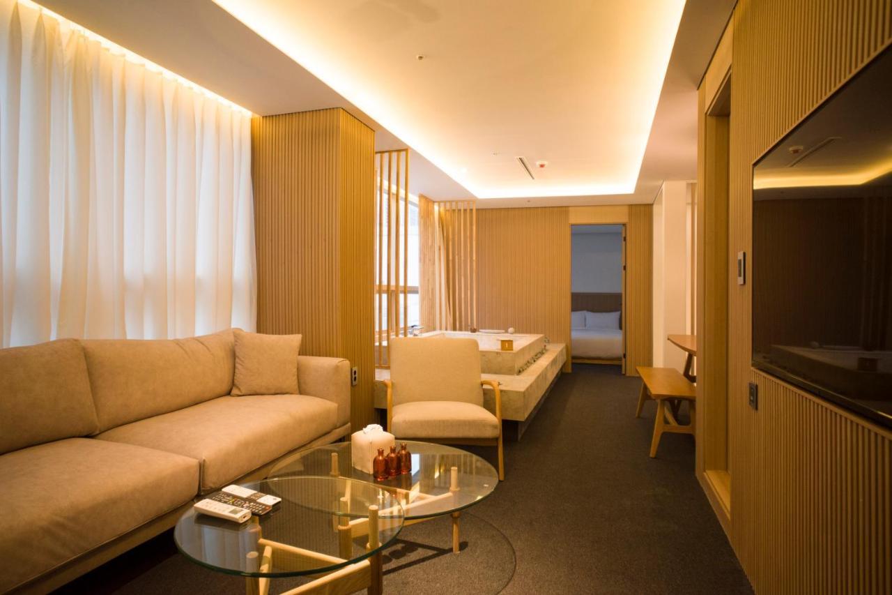 Uh Suite The Myeongdong Seoul Eksteriør billede