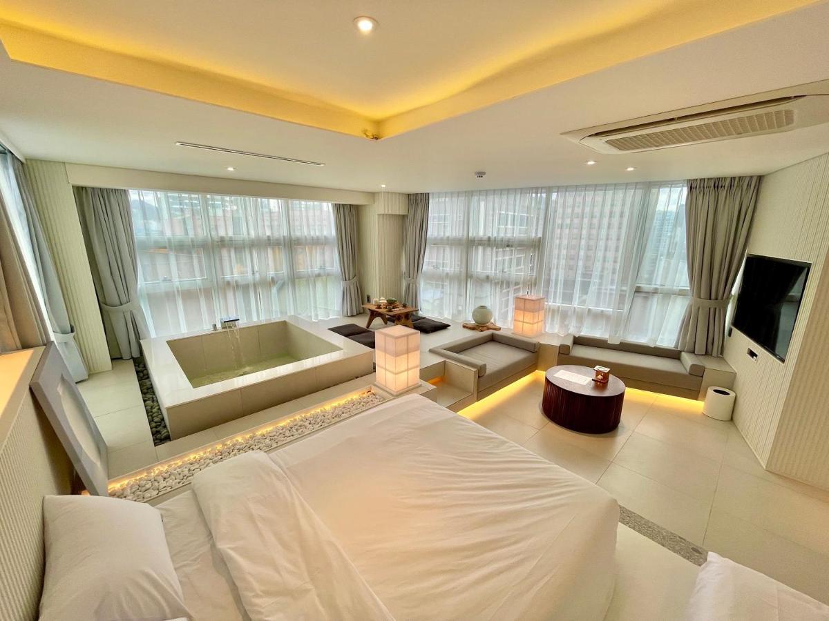Uh Suite The Myeongdong Seoul Eksteriør billede