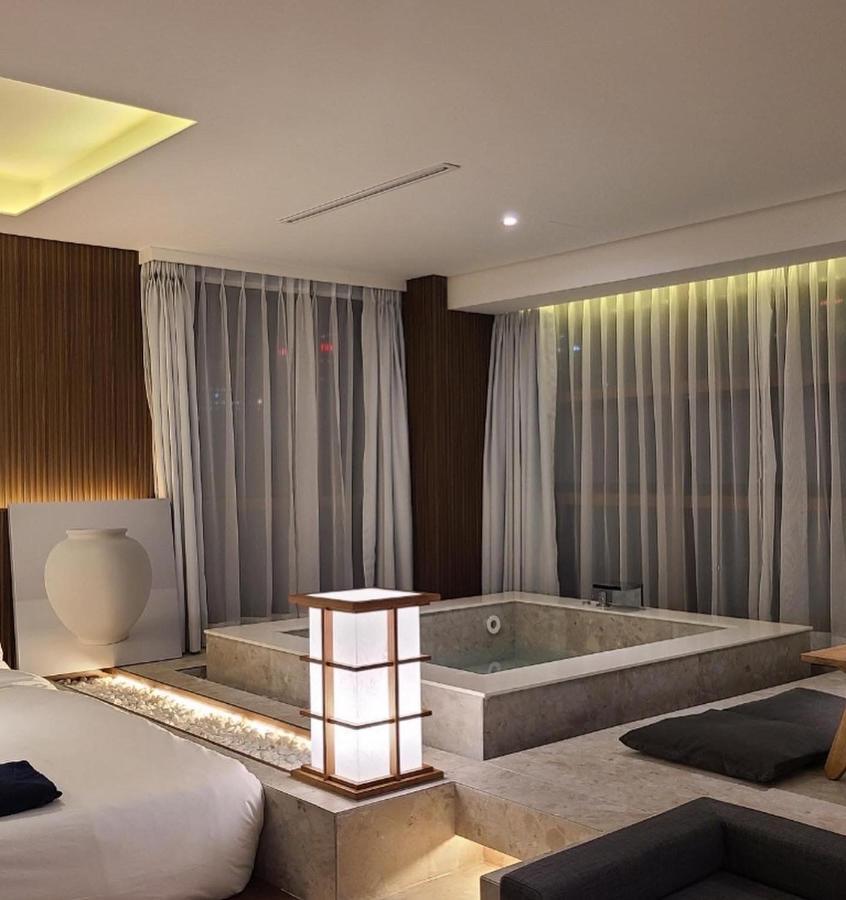 Uh Suite The Myeongdong Seoul Eksteriør billede