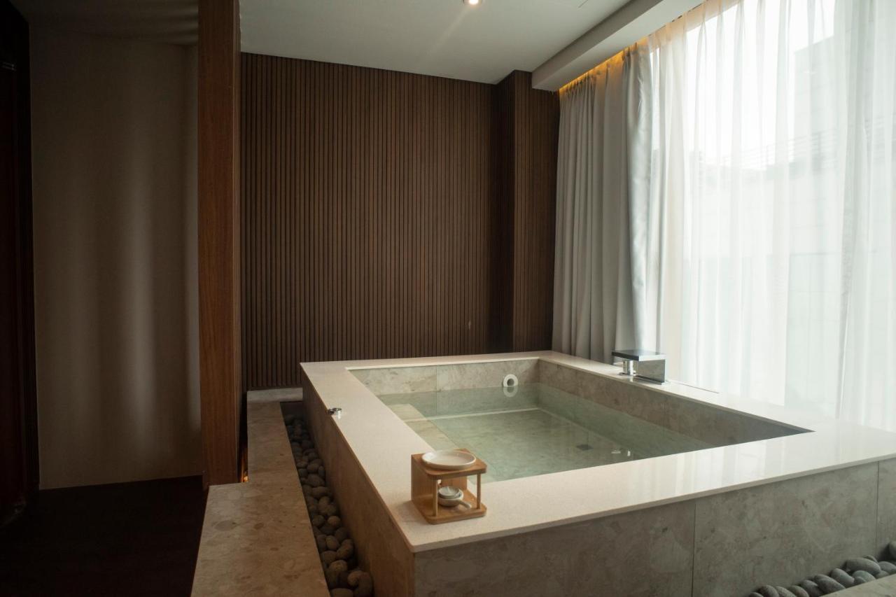 Uh Suite The Myeongdong Seoul Eksteriør billede