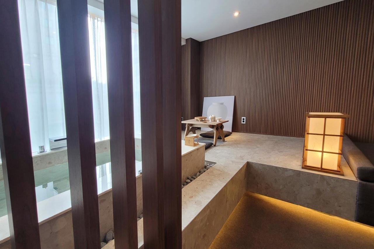 Uh Suite The Myeongdong Seoul Eksteriør billede