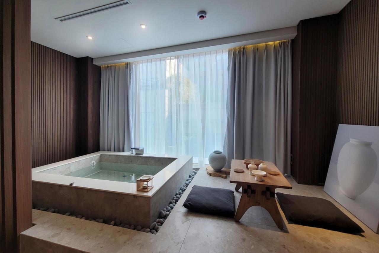 Uh Suite The Myeongdong Seoul Eksteriør billede
