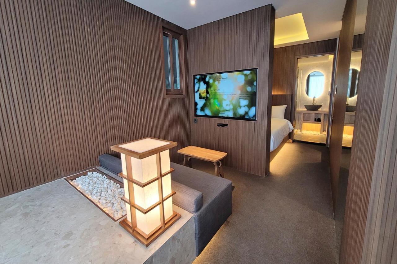 Uh Suite The Myeongdong Seoul Eksteriør billede