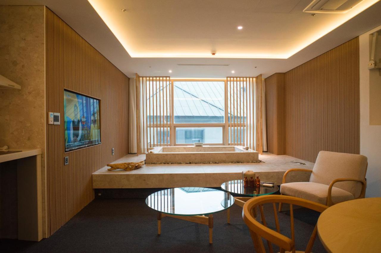 Uh Suite The Myeongdong Seoul Eksteriør billede