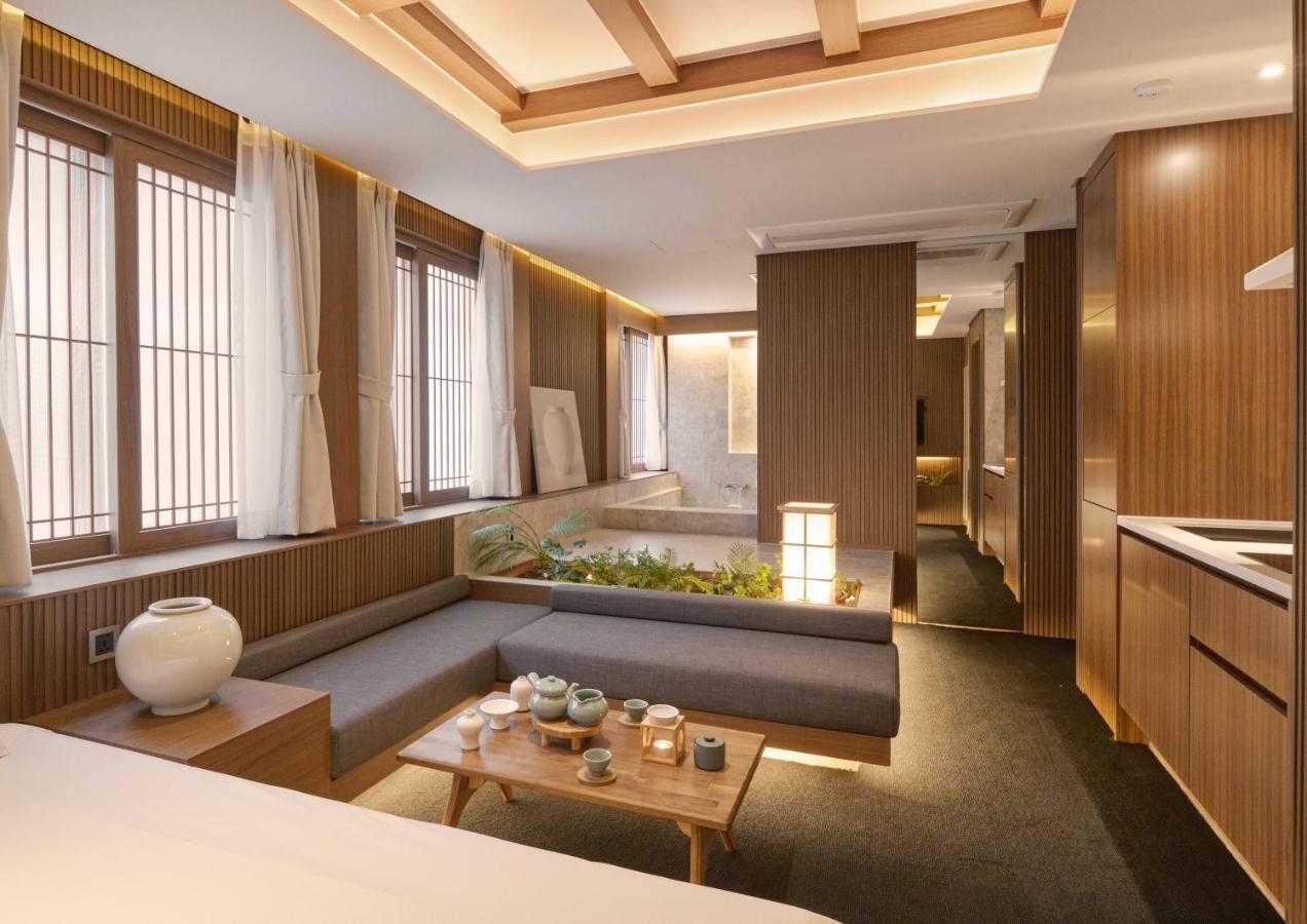 Uh Suite The Myeongdong Seoul Eksteriør billede